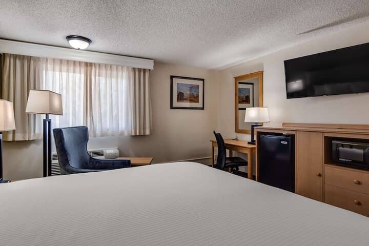 Room 8 of 35